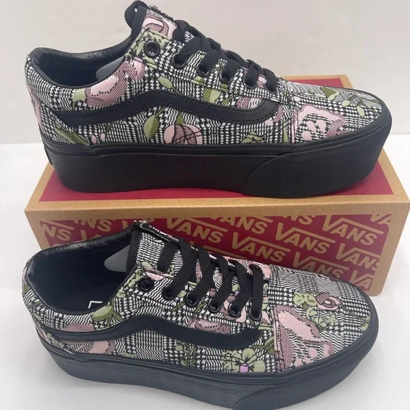 Vans WMNS Old Skool Stackform Platform Sneakers
Tapestry Floral Blck
VN0009PZBM8 - Picture 2 of 16